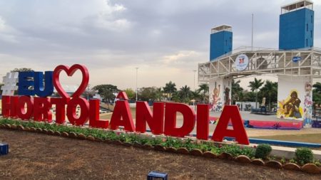 Letreiros “#EuAmoHortolândia” embelezam pontos turísticos da cidade