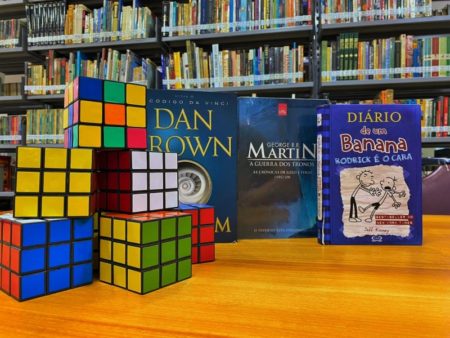 Biblioteca Municipal de Hortolândia promove desafio de Cubo Mágico