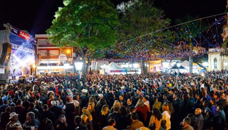 Bonecas personalizadas são atração em tradicional ação social na Festa de Agosto, em Socorro