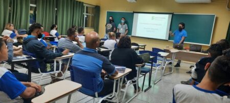Jovens e adultos estudantes da EJA em Hortolândia fazem cursos profissionalizantes