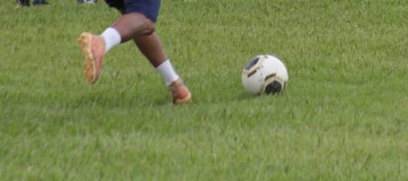 Bola rola para a primeira rodada do campeonato de futebol das categorias Mirim e Infantil de Hortolândia