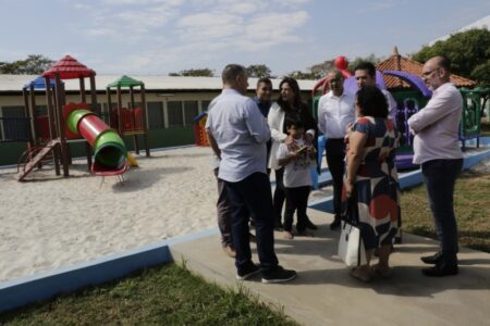 Escolas em reforma no Jd. Amanda recebem visita do prefeito