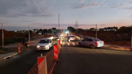 Motoristas devem ficar atentos aos bloqueios no acesso ao Jd. Minda