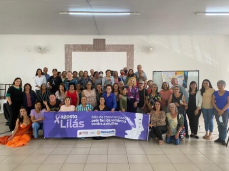 Idosos de Hortolândia assistem a palestra sobre fim da violência contra a mulher