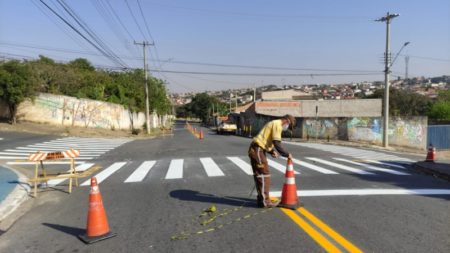 Ruas residenciais no Jd. São Jorge recebem etapa do mutirão de sinalização de solo