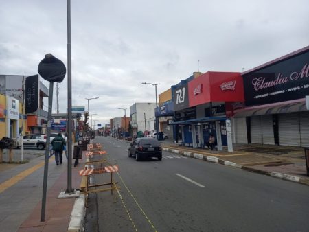 Estacionamento à esquerda na rua Luiz Camilo de Camargo será permitido até segunda-feira (15/08)