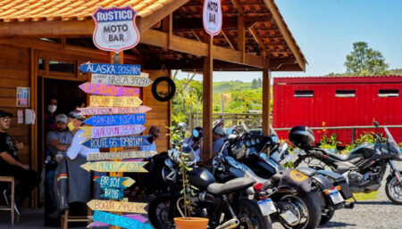 Rústico Moto Bar, a “casa do motociclista” mais charmosa e aconchegante de São Roque, comemora dois anos