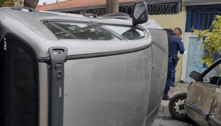 Caminhonete tomba após tentar fugir de viatura da GM em Campinas