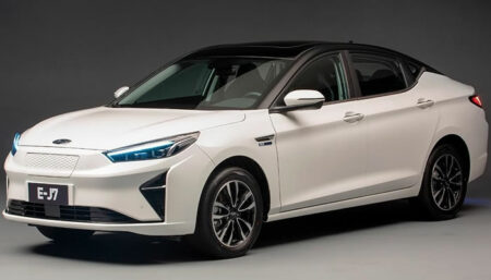 JAC Motors surpreende com design, autonomia e preço do E-J7