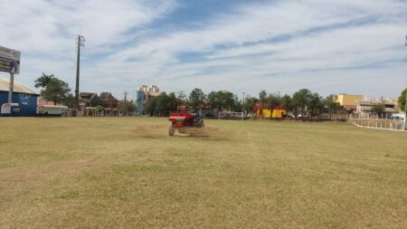 Prefeitura aduba três campos esportivos de Hortolândia