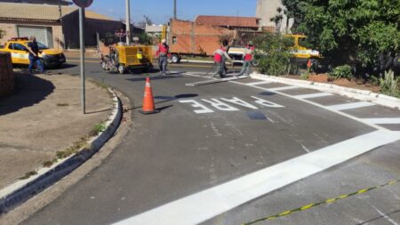 Parque Orestes Ôngaro recebe reforço de sinalização de trânsito