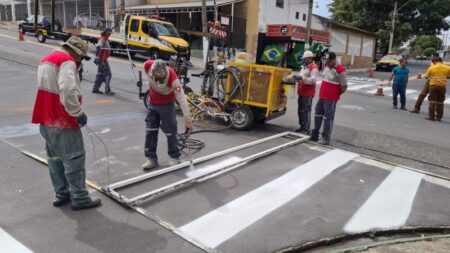 Vias do Jd. Santa Clara do Lago recebem reforço da sinalização horizontal