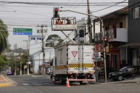 Dois semáforos inteligentes em Hortolândia, confira: