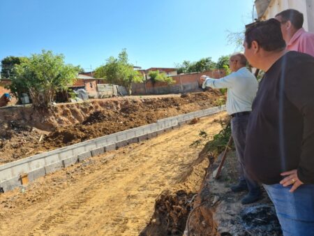 Obra de canalização do córrego Jacuba no Jd. Novo Ângulo está 90% concluída, afirma Secretaria de Obras