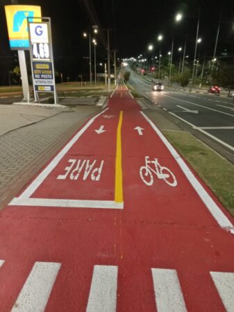 Prefeitura conclui nova etapa de sinalização de ciclovia na avenida Olívio Franceschini