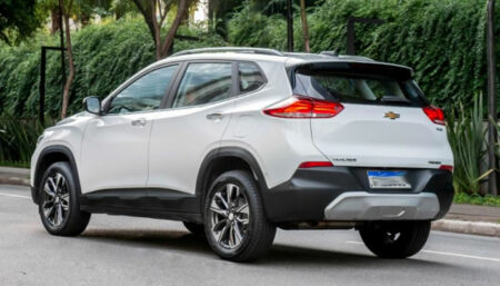 Chevrolet acerta com motorturbo e transmissão automática no Tracker