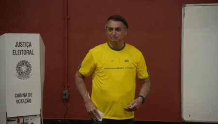 STF aceita denúncia e torna Bolsonaro réu por crimes contra a democracia