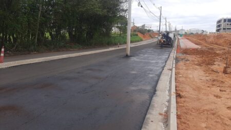 Trecho de prolongamento da Estrada Sabina Baptista é asfaltado