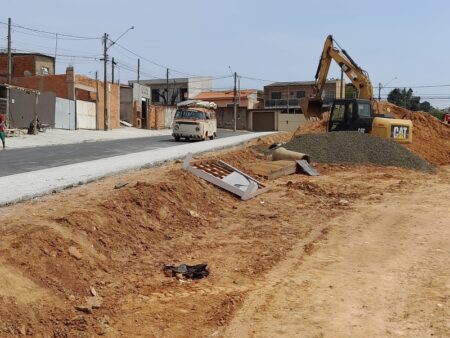 Área em revitalização na Vila Real volta a ser alvo de descarte irregular de resíduos