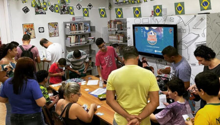 Galera se reuniu para troca de figurinhas