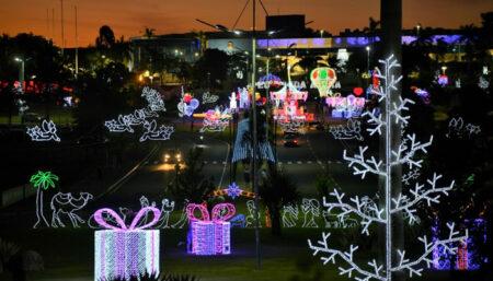 Natal Nevado é tema da decoração de Natal instalada em frente à Prefeitura de Indaiatuba