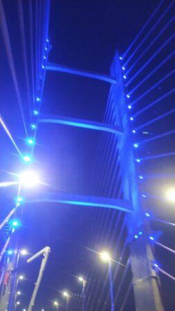 Ponte da Esperança se ilumina de azul para que motivar homens de Hortolândia a cuidar da saúde