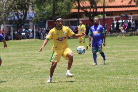 Mais de 3 mil pessoas lotaram arquibancadas em jogo para despedida de Gustavo Scarpa
