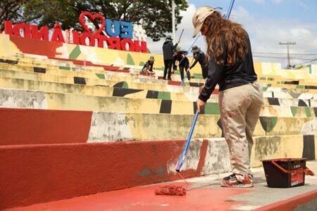 Praça A Poderosa, em Hortolândia, recebe intervenção artística de grafite com temática de Natal