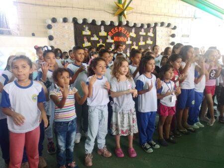 Coral de libras celebra a inclusão e a diversidade étnico-racial, em escola municipal de Hortolândia