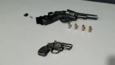 Dois são detidos com Revolver de brinquedo no Jardim Amanda