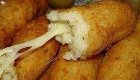 Bolinho de Arroz e Batata Recheado de Queijo
