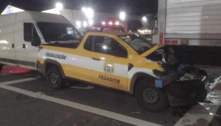 Batida entre veículos deixa carro do “amarelinho” destruído