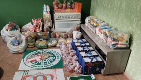 Torcida Acadêmicos da Savóia Hortolândia faz entregas de cestas básicas no Natal