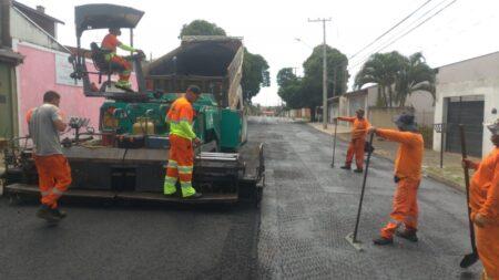 Rua Salvador Gonçalves de Souza é recapeada pela Prefeitura