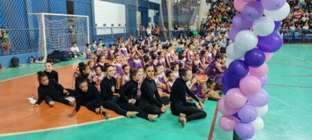 Atletas da Ginástica Rítmica e Balé realizam espetáculos durante festival de encerramento