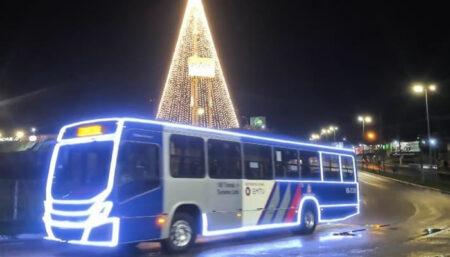 20 ônibus iluminados com luzes de led para o Natal circulam pela região