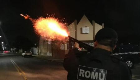 Freqüentadores de fluxo no Jardim Boa Esperança atacam GM durante dispersa a multidão