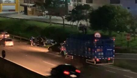 Acidente na saída do bairro Rosolem com SP101