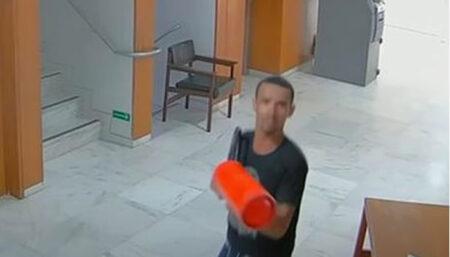 PF prende homem filmado ao destruir relógio no Palácio do Planalto