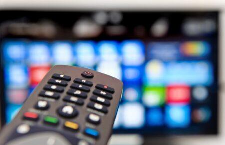 Famílias inscritas no CadÚnico podem receber kits gratuitos de TV Digital