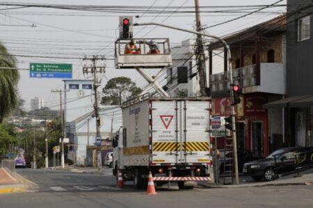 Semáforos inteligentes despertam curiosidade e são eficientes contra acidentes em Hortolândia