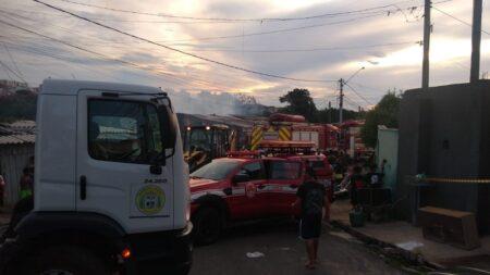 Prefeitura presta assistência às famílias desabrigadas após incêndio no Recanto do Sol