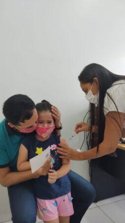 Prefeitura começa a aplicar segunda dose da Coronavac em crianças de 3 e 4 anos