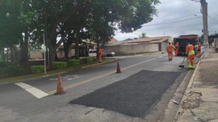 Desde o final de semana passado, Jardim Adelaide recebe “mega” etapa do mutirão tapa-buraco da Prefeitura