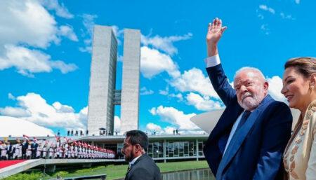 No primeiro dia, Lula cumpre promessas e revoga decretos de Bolsonaro