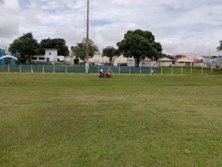 Campo do Rosolem recebe manutenção da Prefeitura no gramado