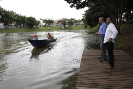 Novos barcos ajudarão nos trabalhos de limpeza dos lagos em Hortolândia