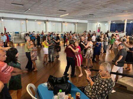 Melhor Idade de Hortolândia participa de baile em Americana