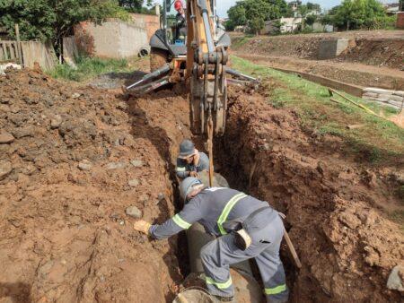 Avança serviço de drenagem pluvial em obra da Rua 10 na Vila Real