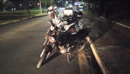 Moto sem lacre chama atenção e motoqueiro vai preso